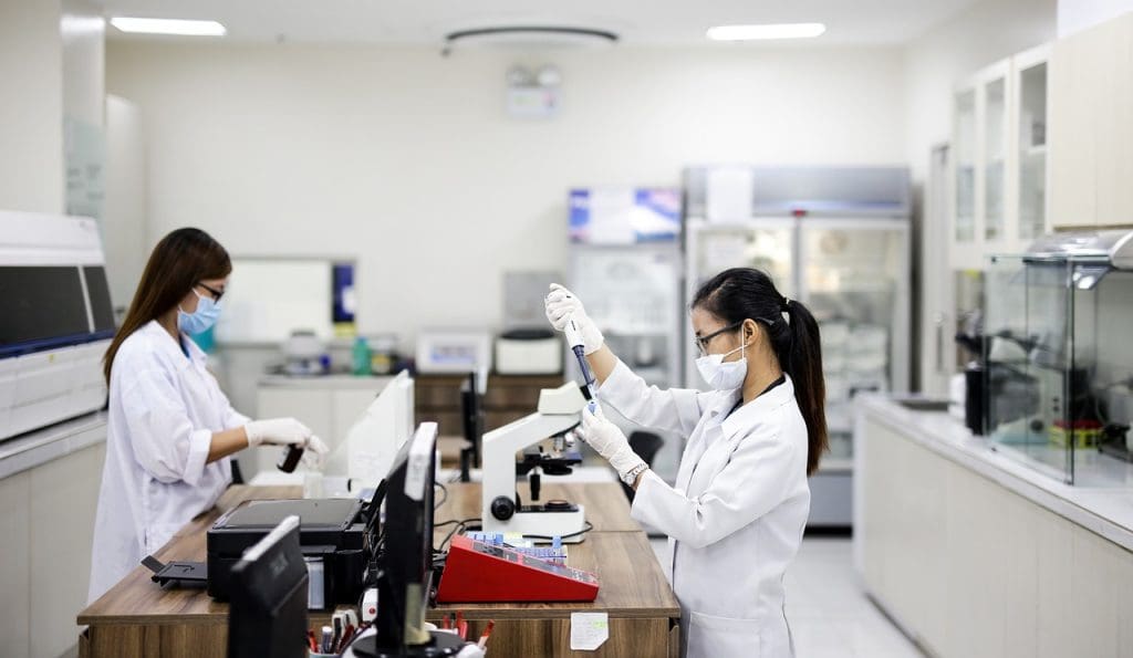  The article details salary ranges and job requirements for Biomedical Engineers in the USA, with a median annual wage of $106,700