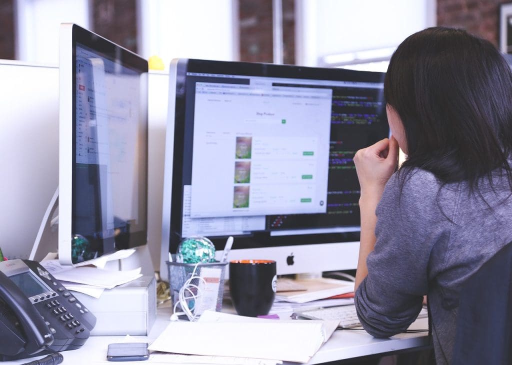 computer engineering jobs in the UAE, highlighting competitive salaries ranging from AED 227,893 to AED 404,443 annually