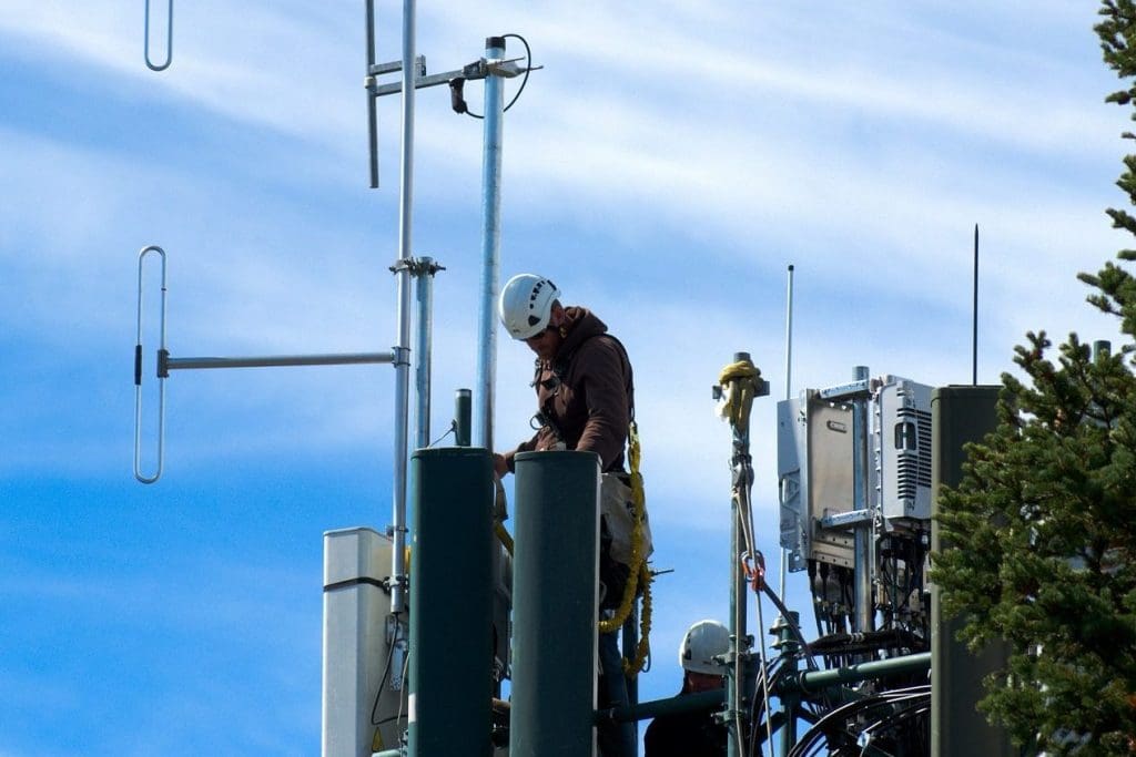 Telecom engineering is one of the high paying engineering jobs in Egypt, with annual salaries reaching over 447,000 EGP. Engineers in this field support Egypt’s growing digital networks and enjoy strong career prospects and comprehensive benefits.