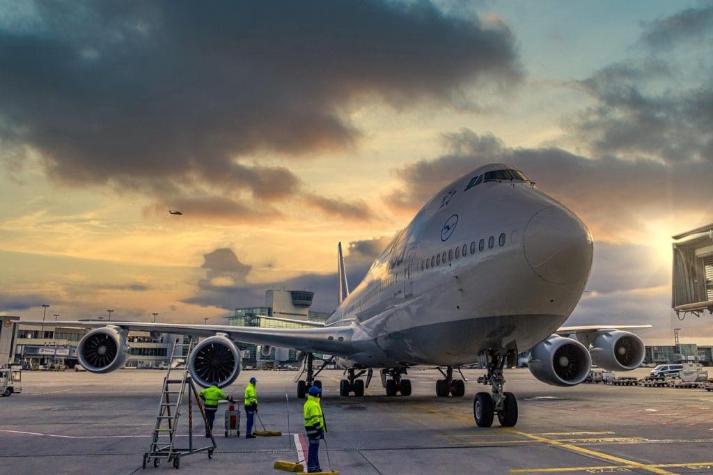 Aeronautical engineering is the fifth highest paid engineering job in the Philippines, with salaries ranging from ₱176,874 to ₱983,701, requiring strong skills in chemistry, physics, and mathematics.